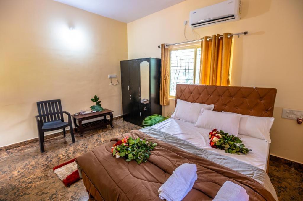 Saptami Hampi Homestay Luaran gambar